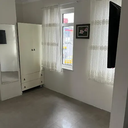 公寓 Istiklal Caddesi Ve Taksim Yuerueyerek 1 Dakika. 伊斯坦布尔