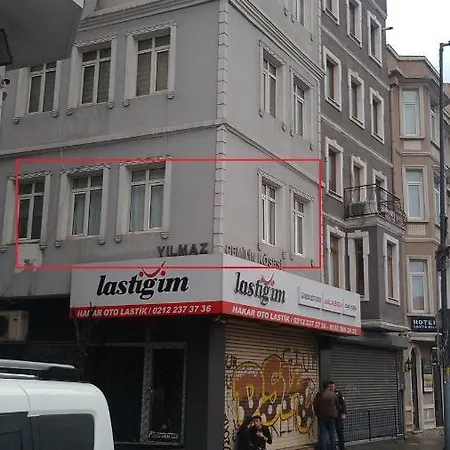 Istiklal Caddesi Ve Taksim Yuerueyerek 1 Dakika.